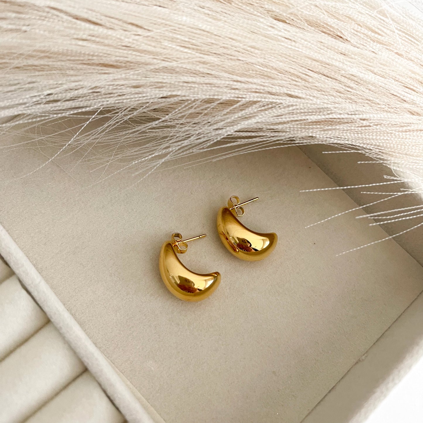 Aura hoops