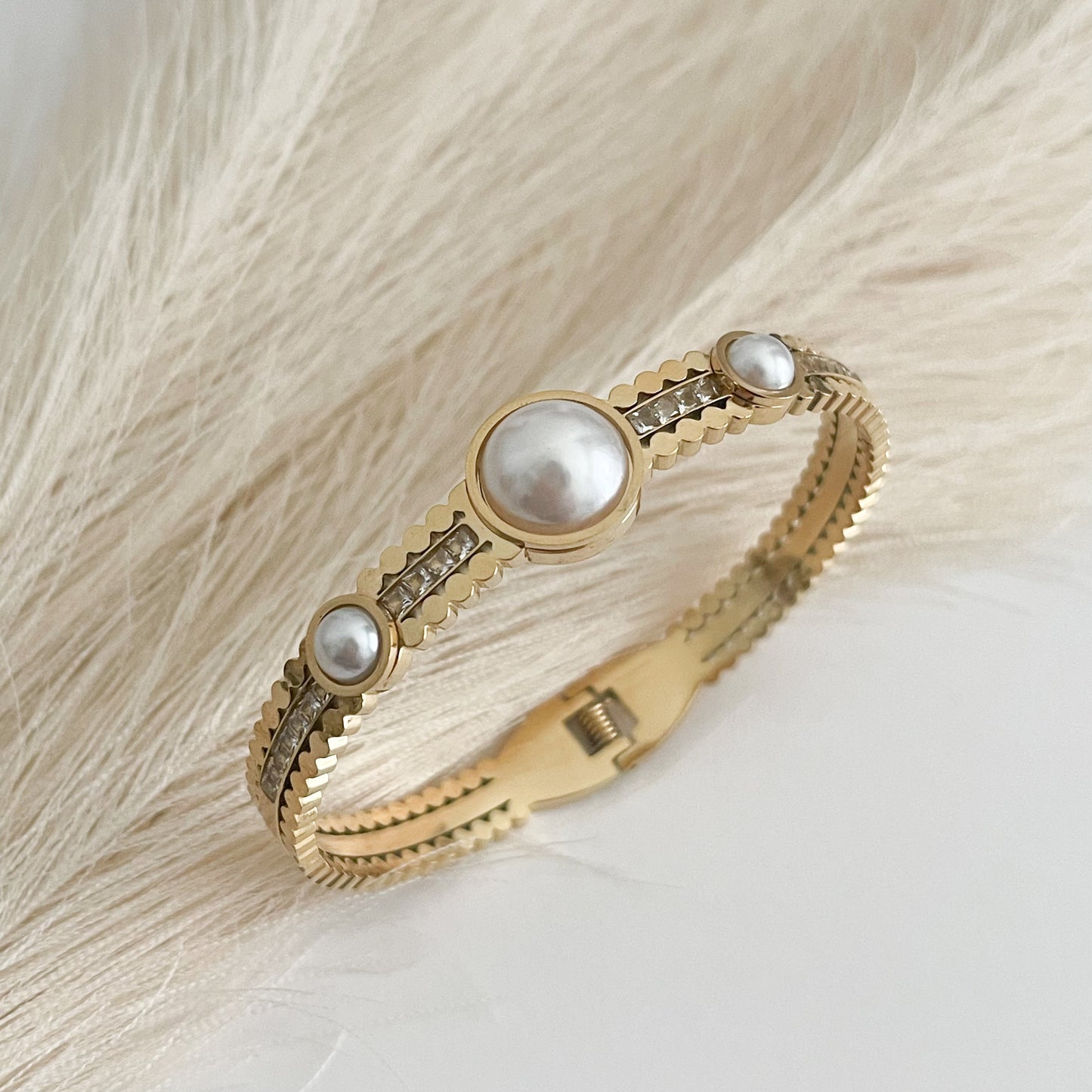 Angi Pearl Bracelet