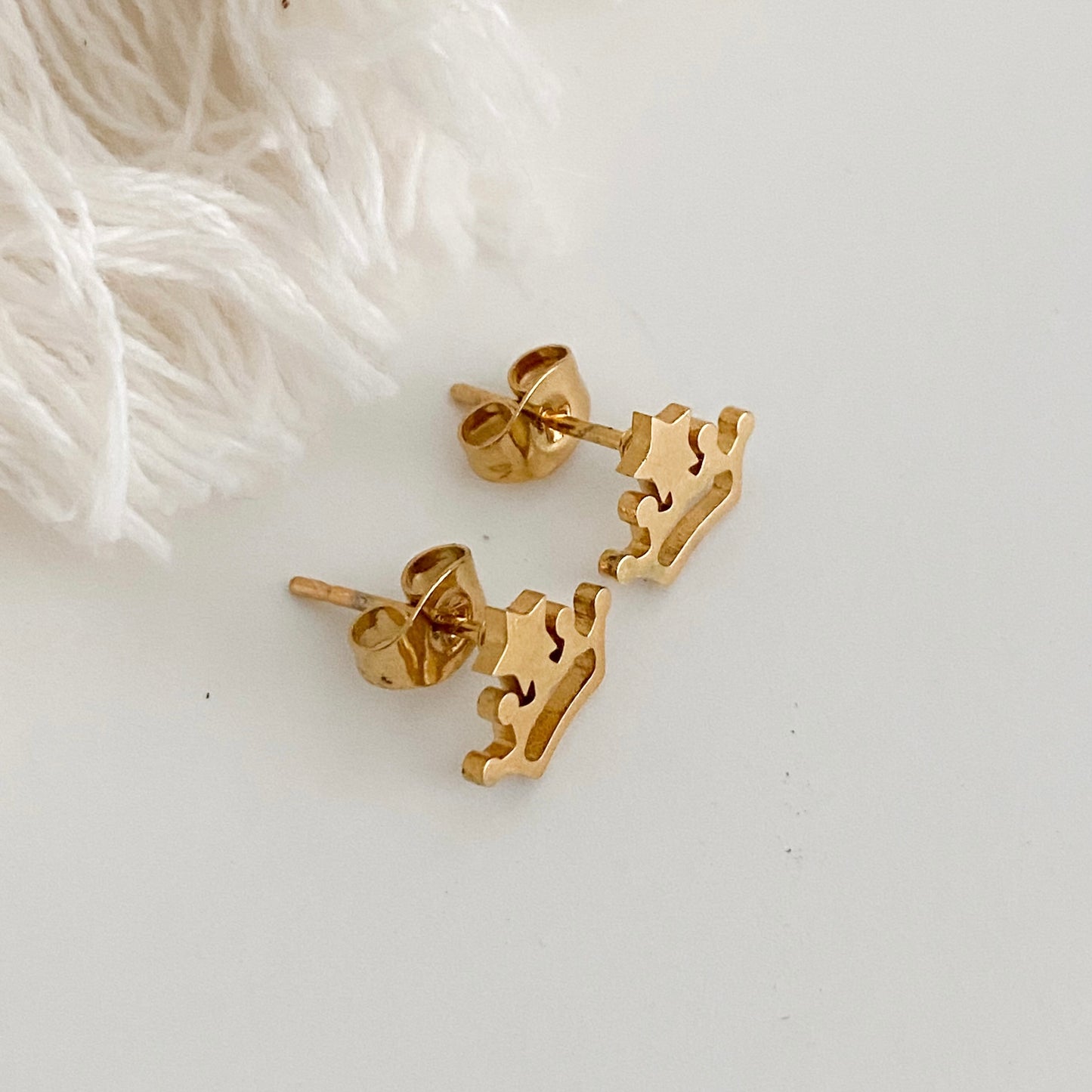 Princess' crown earrings