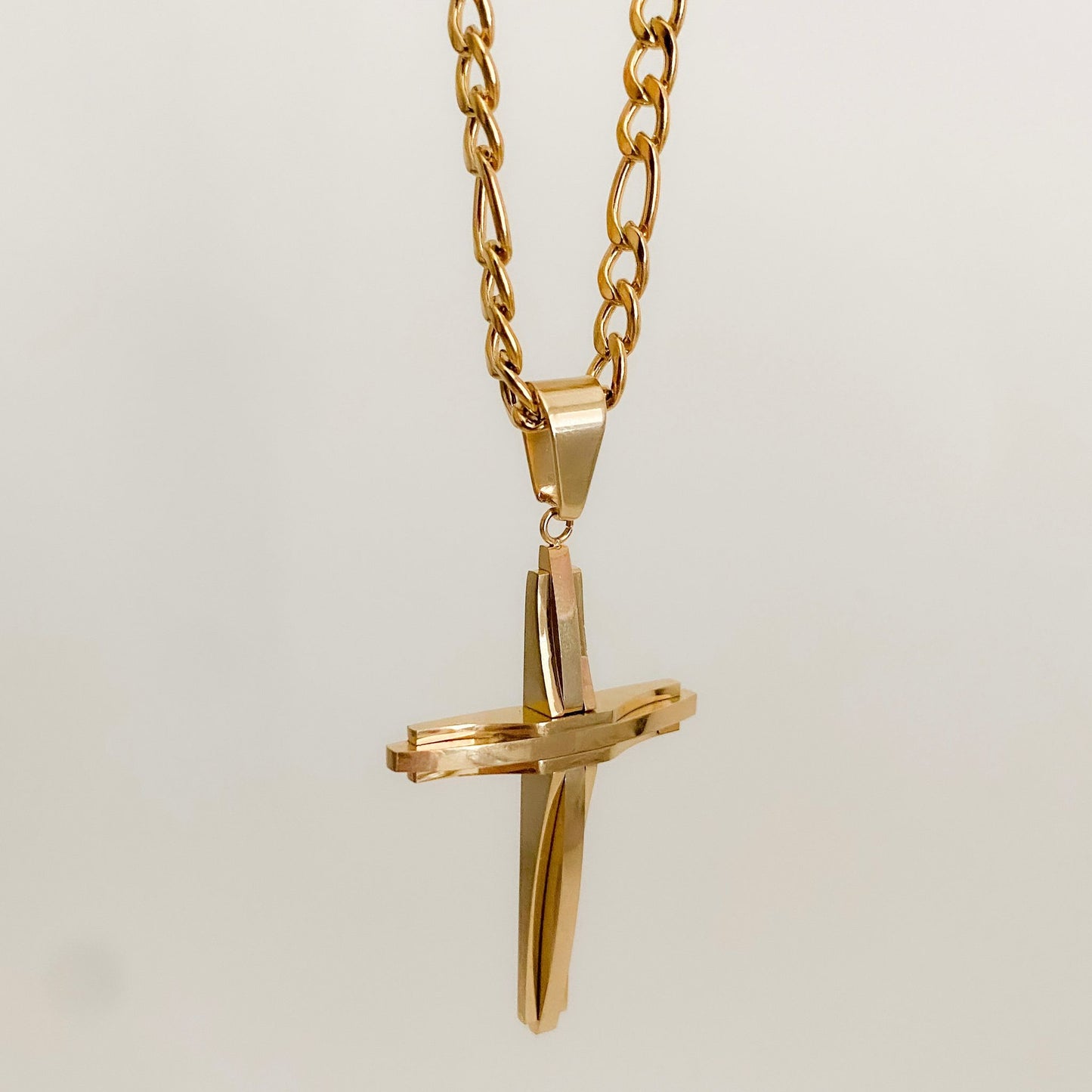 Ricardo cross necklace