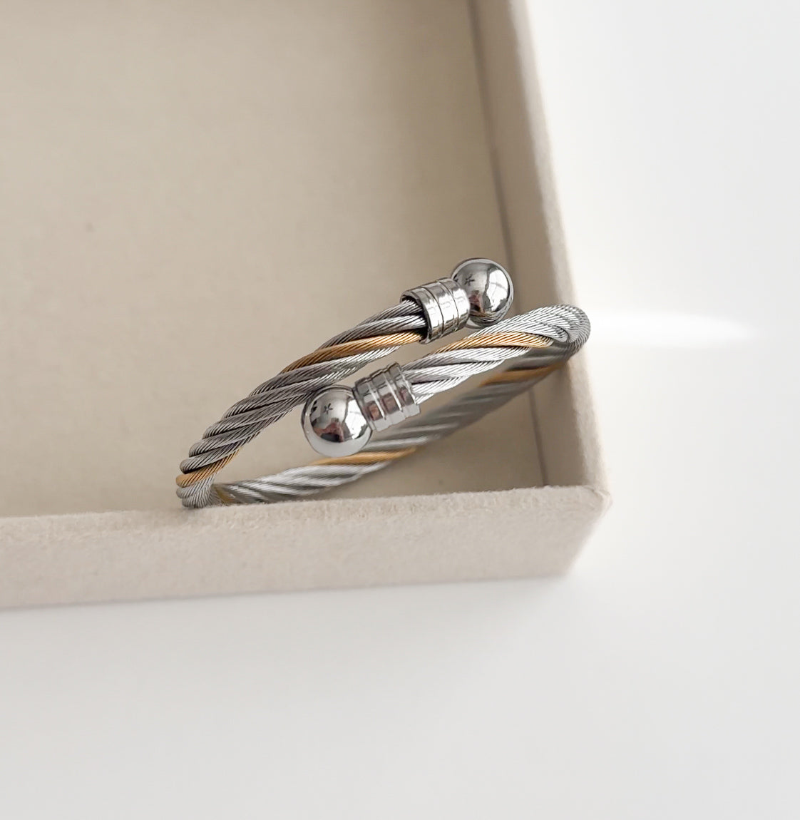 Vienna Bracelet Model 2