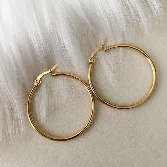 Medium basic gold hoops