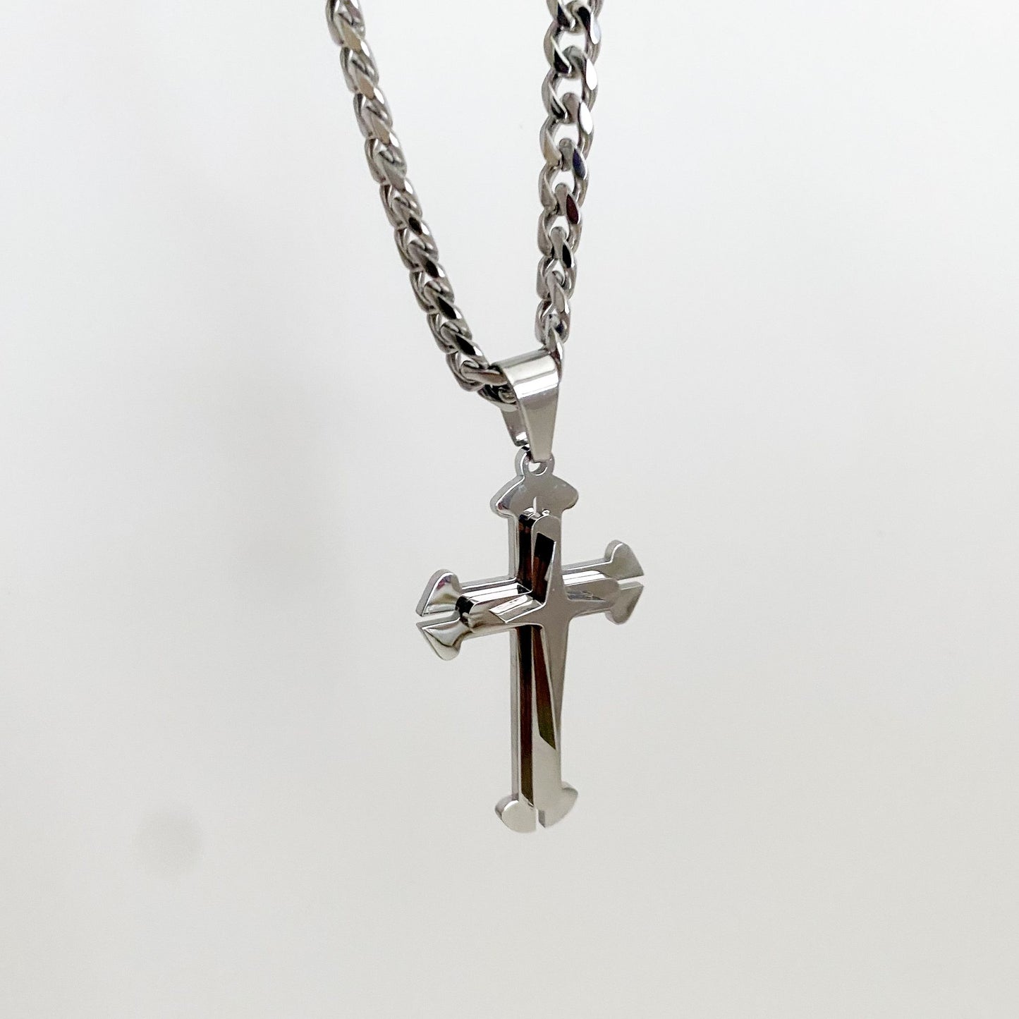 Giovanni Cross Silver Neklace